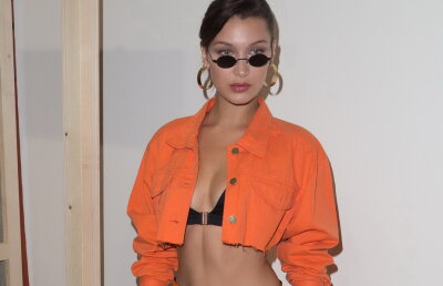 GALERIE FOTO Bella Hadid a ieșit pe stradă direct în sutien! Bărbații au rămas ca la dentist