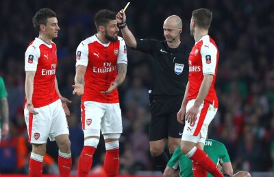 AC Milan ”vânează” un jucător al lui Arsenal » Fotbalistul are peste 200 de meciuri în Premier League