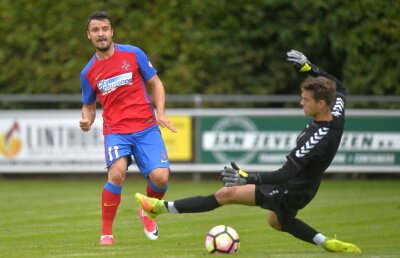 VIDEO + FOTO I-au "încărcat" » Succes categoric pentru roș-albaștri în primul test al verii: 7-0, "dublă" la debut pentru Budescu