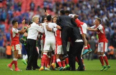 Arsenal vrea un jucător dorit de Barcelona şi un atacant din naţionala Franţei