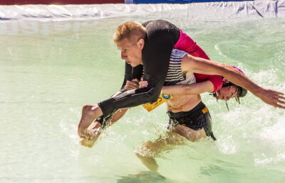 Cel mai tare cuplu este din Finlanda! A câștigat Campionatul Mondial de cărat neveste în spate