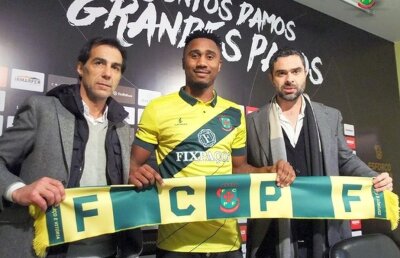 Un nou fundaș pe lista lui FCSB » Un fost căpitan al steliștilor a găsit jucătorul ideal: "E ca mine! Dă bine cu capul și iese cu mingea la picior"