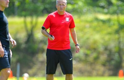 Dan Petrescu, nemulțumit de cele 13 transferuri: "Mi-au venit jucători din copac, din Miami și din Las Vegas"