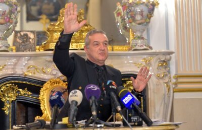 Becali dinamitează echipa! Ultima oară când patronul FCSB a făcut asta, a ratat toate obiectivele posibile