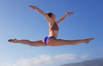 FOTO Nu și-a pierdut îndemânarea! Sandra Izbașa a refăcut în vacanță un exercițiu spectaculos din gimnastică