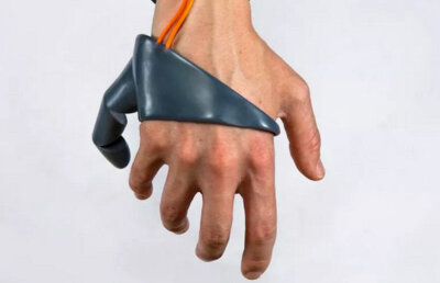 VIDEO A apărut pe piață mâna cu șase degete! Ce aplicații practice are