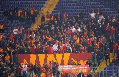 Antrenorul Galatei riscă să fie demis dacă Cim-Bom-Bom va fi eliminată din Europa » Vine Lucescu?!