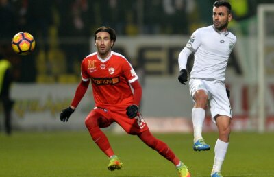 "E un haos total!" » Antrenor din Liga 1 umilit de conducere: bucătăria închisă jucătorilor, se bea doar apă de la chiuvetă și nu mai există medicația necesară!