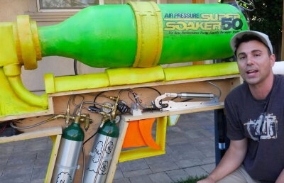 VIDEO A fost construit cel mai mare pistol de apă din lume. E incredibil ce poate să facă!