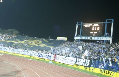 Comunicat Peluza Sud Craiova » Mesaje tranșante pentru CS U, primarul Craiovei și Mititelu: "Scoate-l din echipă, nu suntem la Cascadorii Râsului!"