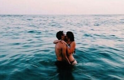 Cea mai penibilă fază din viaţa lor: Au fost prinşi făcând sex în mare