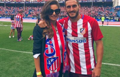 GALERIE FOTO Profesoara lui Koke e superbă! Fotbalistul lui Atletico învață de drag engleza cu o asemenea ispită lângă el