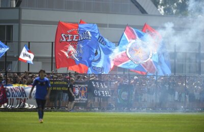 FOTO Plagiat în Peluza Cătălin Hîldan? Fanii dinamovişti acuzaţi că au copiat coregrafia steliştilor la meciul cu Bilbao