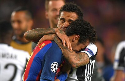 Neymar, chemat la Paris de Dani Alves: "Fii curajos!”