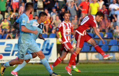 Băgați în ședință după 3 etape » Jucătorii au fost găsiți vinovați: "Ce vină are antrenorul că sunt unii care nu știu să dea cu piciorul în minge sau să facă o preluare"