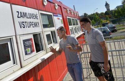 GALERIE FOTO + VIDEO Corespondență din Plzen » FCSB mizează pe o galerie numeroasă în Cehia. Probleme întâmpinate de suporterii români