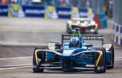 Renault domină categoric competiția monoposturilor electrice » Trei tilturi din tot atâtea posibile!