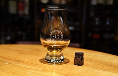 Incredibil! Un chinez a plătit 8.733 de euro pe un pahar cu whisky