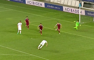 GALERIE FOTO A căzut în cap! :D » "Perla Ligii 1" a irosit o ocazie uriașă și s-a făcut de râs