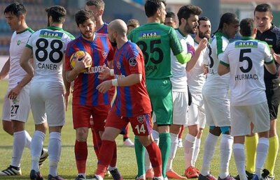 VIDEO Accidentare horror pentru Latovlevici! Fundașul român s-a ciocnit violent de un adversar » Torje a dat primul gol