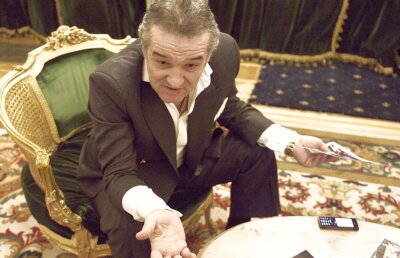 A pus mâna pe telefon și l-a sunat pe Becali: "Mi-a zis să îl transfer că dă gol cu Sporting" » Cum a făcut FCSB ultimul transfer