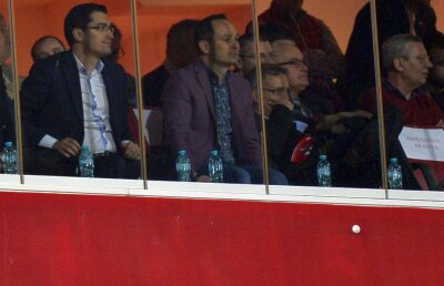 UPDATE Dinamo - Gaz Metan 3-1 // Momente penibile în Ștefan cel Mare! Nicolae Badea a cedat și a deschis o lojă pentru șefii "câinilor" + Steliștii râd de situația lui Dinamo