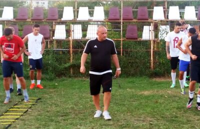 EXCLUSIV VIDEO+FOTO Noul antrenor al Rapidului vorbește pentru prima dată despre duelul cu Steaua din L4: "O aștept ca pe pâinea caldă" » Ce spune despre conflictul cu fostul președinte și modul inedit prin care-și disciplinează elevii