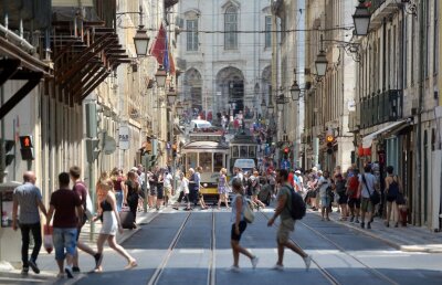 Corespondență din Portugalia » O zi prinși în inima Lisabonei. Orașul care renaște