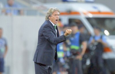 FCSB - Sporting // Antrenorul portughezilor, exasperat de evoluția elevilor săi în prima repriză » Reacție nervoasă a lui Jorge Jesus