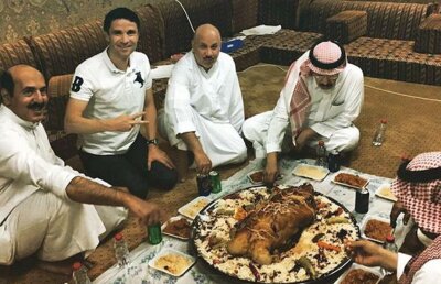 EXCLUSIV Un tehnician român rememorează experiența de trei ani din Arabia Saudită » Povești inedite dintre cămile și dune de nisip: o cămilă în dar + apartamentul plin de trabucuri