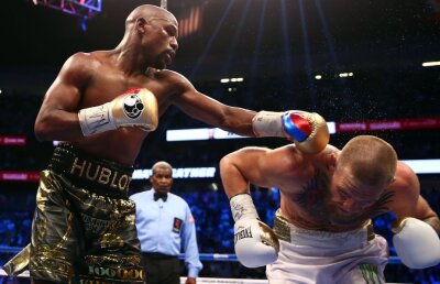 Mayweather n-a fost surprins de McGregor: ”Planul a fost să-l las să se epuizeze și apoi să atac. E ultimul meu meci!”