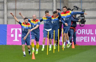 VIDEO "Tricolorii" s-au reunit astăzi! Daum a avut doar 12 jucători la primul antrenament, iar 2 dintre ei au probleme medicale