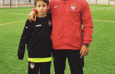 Un junior român face pregătire individuală cu antrenorul personal al lui Puyol! "Vreau să ajung ca idolul meu, Cosmin Contra"