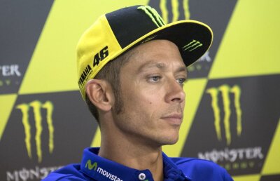 Valentino Rossi dus de urgență la spital! Visul unui nou titlu s-a spulberat: fractură de tibie și peroneu