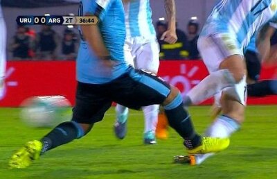 Suarez nu mai mușcă, lovește. Intrare criminală la Otamendi!