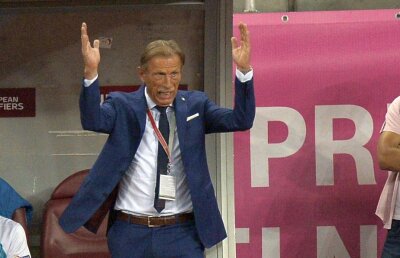 România - Armenia 1-0 // Daum, gânditor la conferință: "E prea multă presiune! Vine un cuțit dintr-o parte, un glonț din cealaltă"