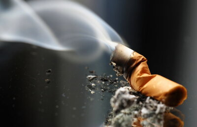 A făcut cancer din cauza ţigărilor, apoi l-a ucis pe cel care l-a învăţat să fumeze