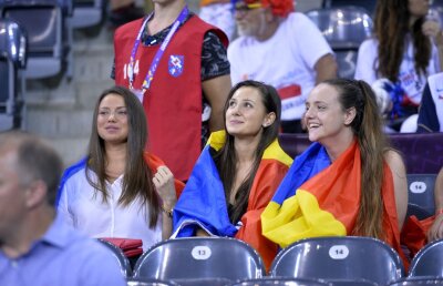 GALERIE FOTO Cum se trăieşte în tribune » Pasiune, culoare și emoție în Sala Polivalentă din Cluj, unde s-a înregistrat recordul de spectatori pentru un eveniment indoor în ţara noastra