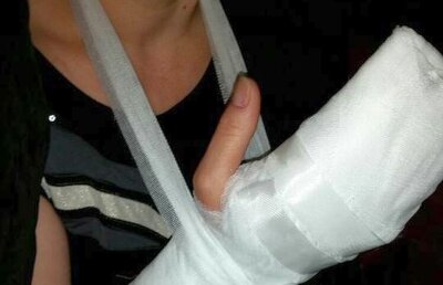 VIDEO Scandal în centrul Bucureștiului » Fiica unei legende din fotbal acuză: "Jandarmii mi-au lovit fratele și sora"