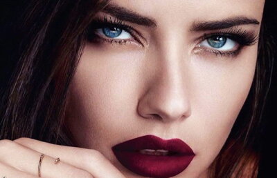 GALERIE FOTO Adriana Lima, apariție superbă în New York