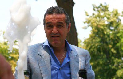 FCSB - Plzen // Becali a mers în cantonamentul echipei cu nămol: "A fost circ!" » Ce gafă a făcut Luțu: "Jucătorii credeau că râd de ei"