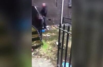 FOTO Partidă de sex oral la doar câţiva metri de un loc de joacă