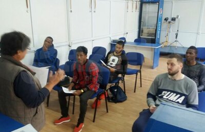 EXCLUSIV VIDEO + FOTO Imagini inedite »  Stoican a învățat de la "Il Luce": cum încearcă să integreze străinii veniți în vară 