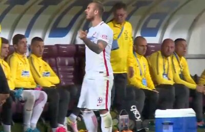 FOTO Nu se poate controla! Comportament scandalos al lui Alibec, după ce a fost schimbat în derby-ul cu CFR