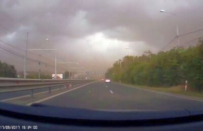 VIDEO Dramatic » Momentul când poarta de la intrarea în Timișoara s-a prăbușit pe mașina tânărului medic al Ripensiei. Imagini cu puternic impact emoțional!