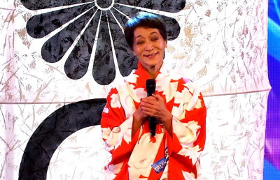 VIDEO Dans la bară, la 70 de ani. Imaginile te vor lăsa cu gura căscată!