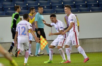 VIDEO Schimbare de geniu făcută de Dică la pauză! "SuperMan" a transformat total jocul și a contribuit decisiv la golurile FCSB-ului 
