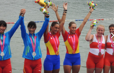 PORTRET Pata oltenească de culoare » Ea este mezina bărcii de 8+1 a României