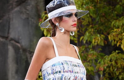 GALERIE FOTO Fiica unui fost mare fotomodel prezintă deja pentru Chanel. Uite cât poate să fie de frumoasă!