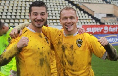 Le-a făcut pe toate! A dat 8 goluri, echipa sa a câștigat cu 16-1, a ratat incredibil din 4 metri și a făcut flotări drept pedeapsă chiar în careu